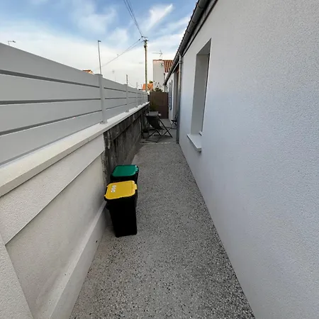Holiday home T2 Neuf Avec Terrasse Privative Proche Gare Rochefort (Charente-Maritime)